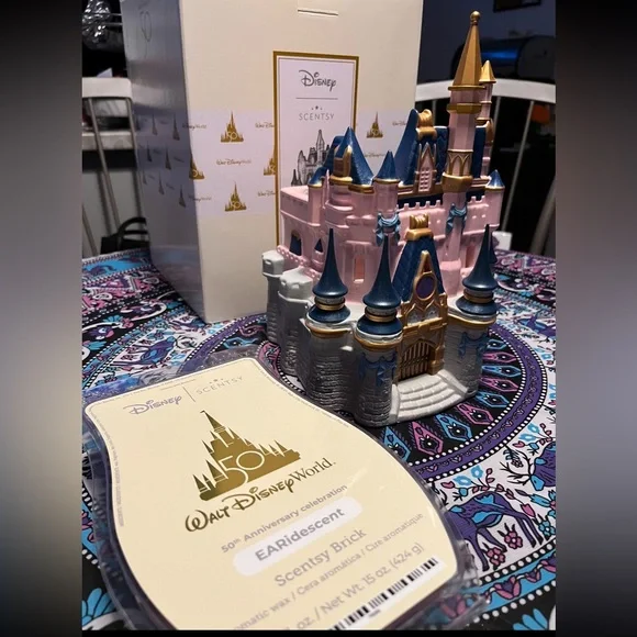 🏰 Disney Castle Scentsy Warmer ✨💫 - Picture 3 of 8